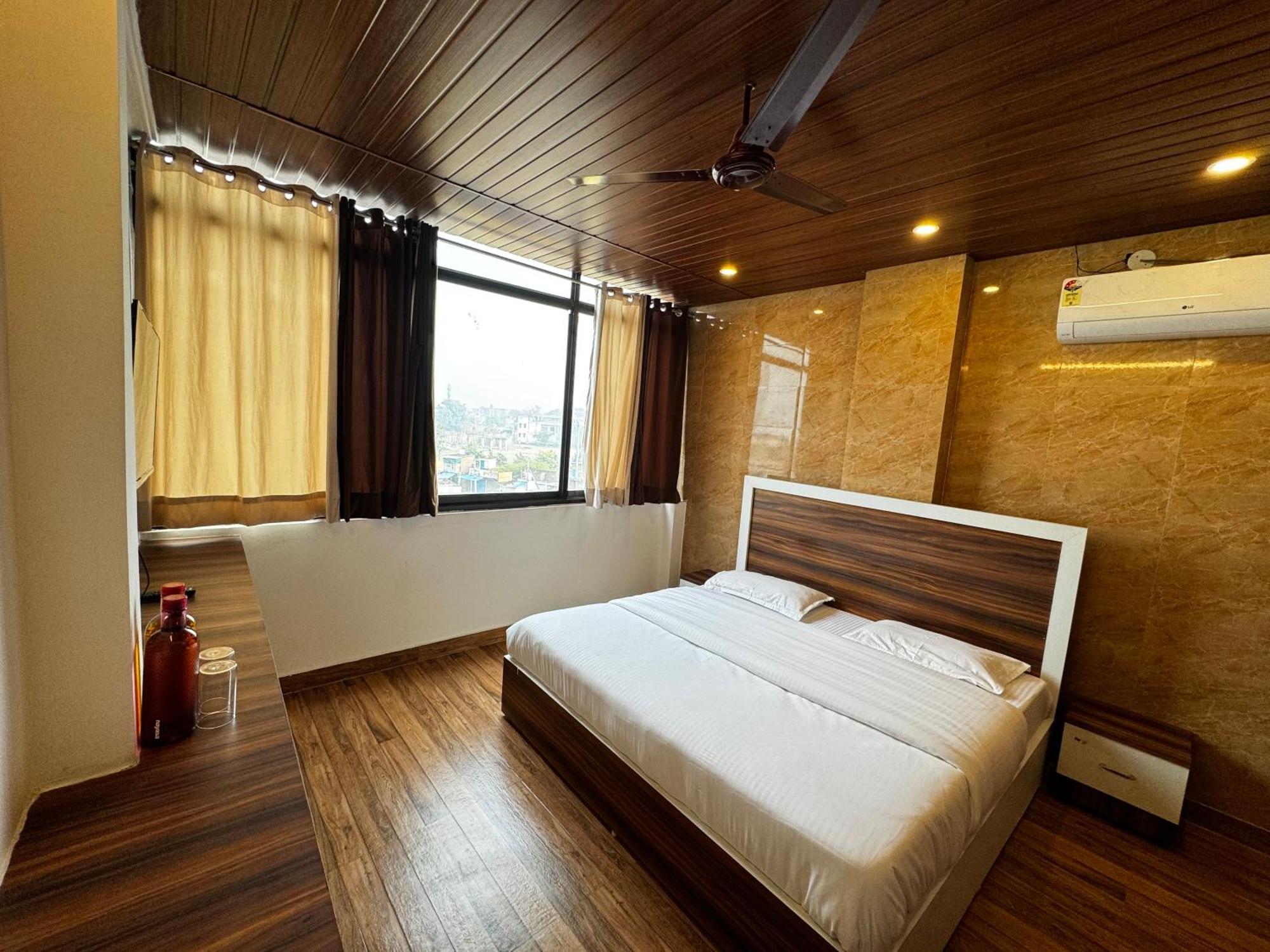 Hotel Walk Inn Faridabad Exteriör bild