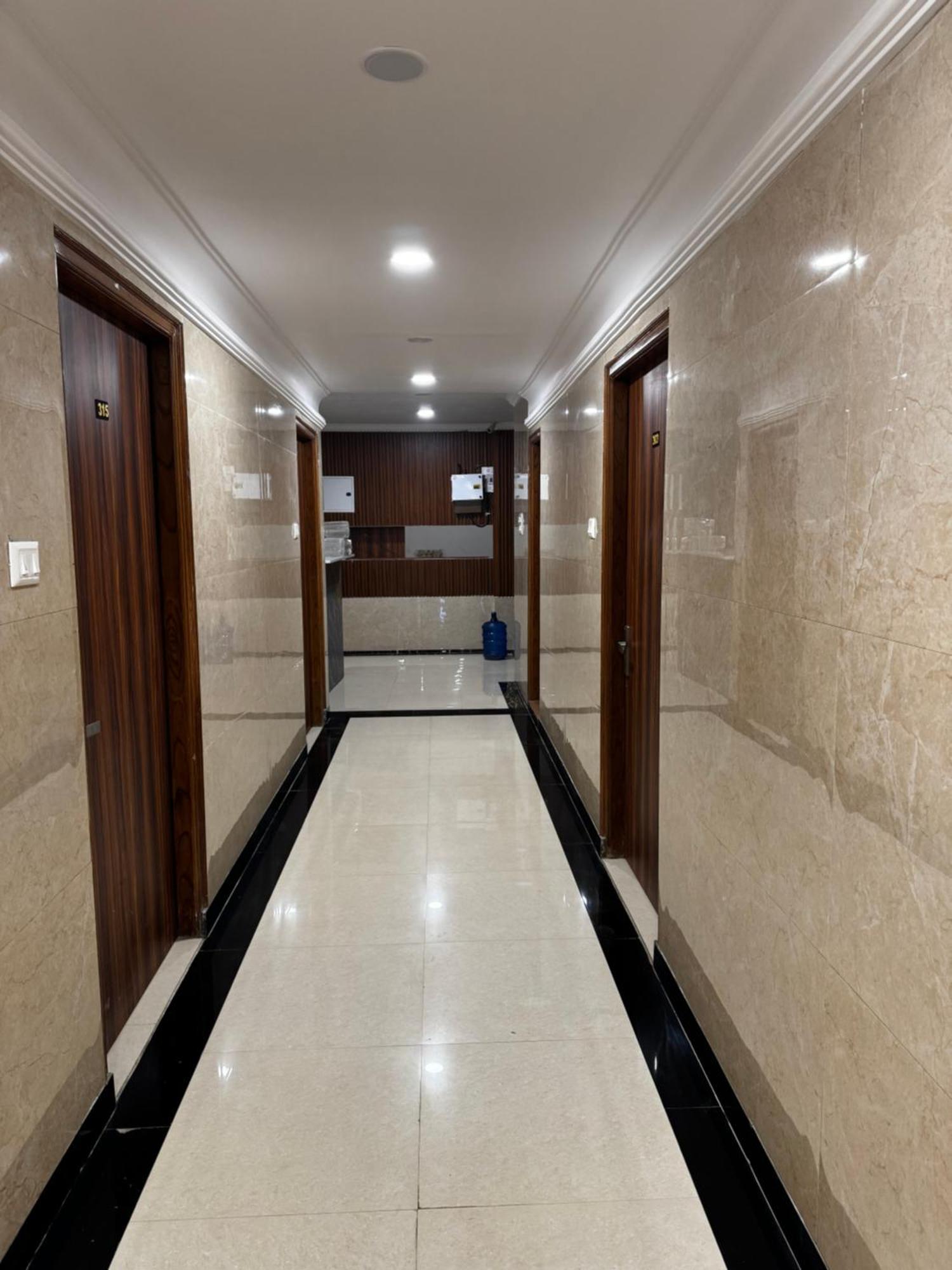 Hotel Walk Inn Faridabad Exteriör bild