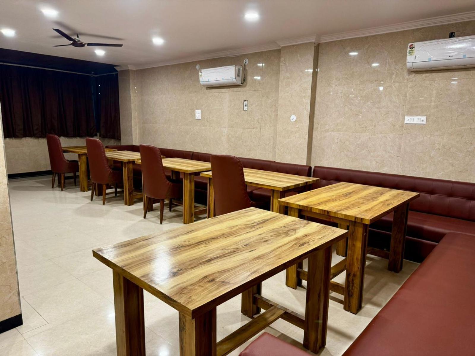 Hotel Walk Inn Faridabad Exteriör bild