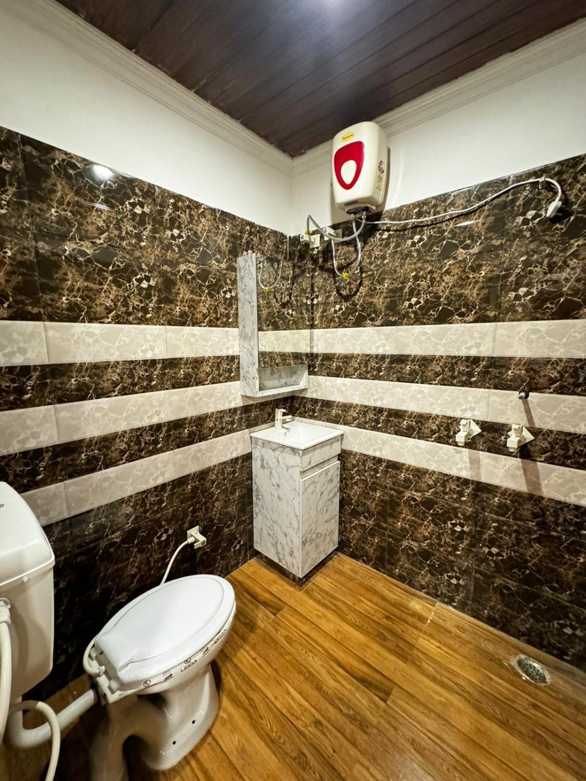 Hotel Walk Inn Faridabad Exteriör bild